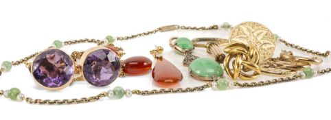 SMALL SELECTION OF MIXED JEWELLERY, including pair of amethyst ear studs, carnelian beaded and
