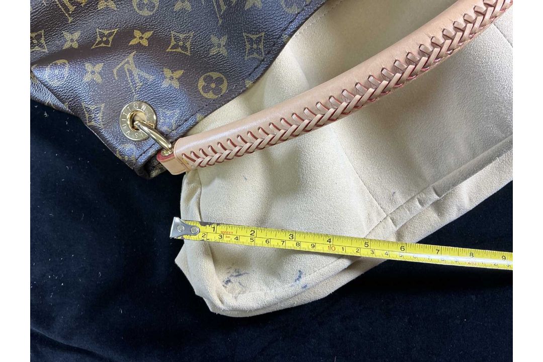 LOUIS VUITTON 'ARTSY' BAG, iconic design, 'Louis Vuitton, Paris, Made in Spain' makers label, - Image 9 of 10