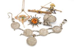 ASSORTED 9CT GOLD & SILVER JEWELLERY, comprising Lancashire Fusiliers enamel bar brooch, amethyst