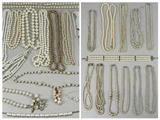 VARIOUS SIMULATED / FAUX PEARL NECKLACES Provenance: private collection Gwynedd