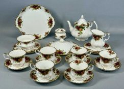 ROYAL ALBERT OLD COUNTRY ROSES TEA SET, for six persons, 22 pieces Provenance: private collection