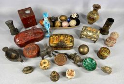 ASSORTED COLLECTABLES, including clutch of decorative eggs, materials including hardstone, wood, and