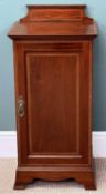 EDWARDIAN MAHOGANY POT CUPBOARD, raised back and single door with checkered string inlay, 88 (h) x