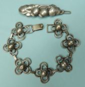 HUGO GRÜN (1918-1937) DANISH 830 STANDARD SILVER STYLISED FLOWERHEAD BRACELET, 18cms (l); together