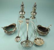 SMALL SELECTION OF SILVER ITEMS, including pair of silver pepperettes, Birmingham 1900; pair of