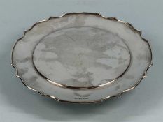 GEORGE VI CIRCULAR SILVER FOOTED CAKE STAND, with shaped rim, Stower & Ragg Ltd., Sheffield 1944,