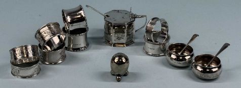 ASSORTED SILVER COLLECTABLES, including eight napkin rings, octagonal mustard pot with blue glass