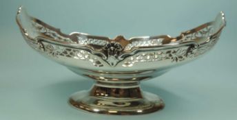 MAPPIN & WEBB SILVER FOOTED NUT BOWL, Birmingham 1923, boat shape with oval foot, 26 x 18.5cms, 15.