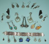 ASSORTED SILVER & OTHER COSTUME JEWELLERY Provenance: private collection Cheshire
