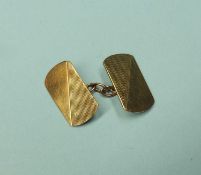 SINGLE 9CT GOLD CUFFLINK, 1.5g Provenance: deceased estate Wrexham