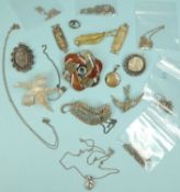 ASSORTMENT OF SILVER & OTHER JEWELLERY, including Scottish agate brooch, various fine chain