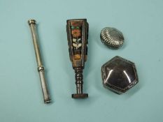 JOSEPH WILLMORE SILVER VINAIGRETTE, scallop form with gilded grill, date mark indistinct, 25mms;