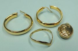 PAIR OF 9CT GOLD HOLLOW HOOP EARRINGS, 22mms (diam.), 4.7g; together with 9ct gold V-shaped ring,