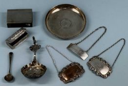 SILVER / WHITE METAL COLLECTABLES, circular pin tray inset with 1939 Indian coin; two wine