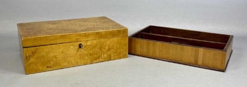 EARLY 19TH CENTURY SATINWOOD BOX, with oval escutcheon, lock, and key, 10 (h) x 29.5 (w) x 19cms (
