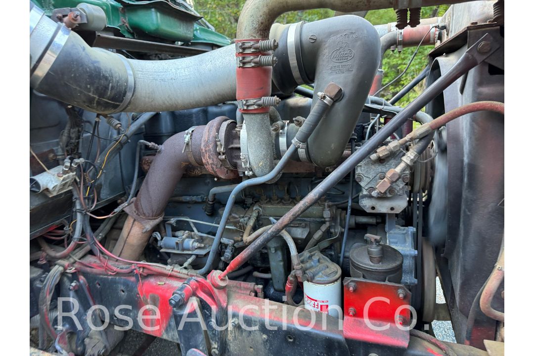 1989 Mack R688ST T/A Road Tractor Sleeper Cab (Rockville, VA) - Image 19 of 32
