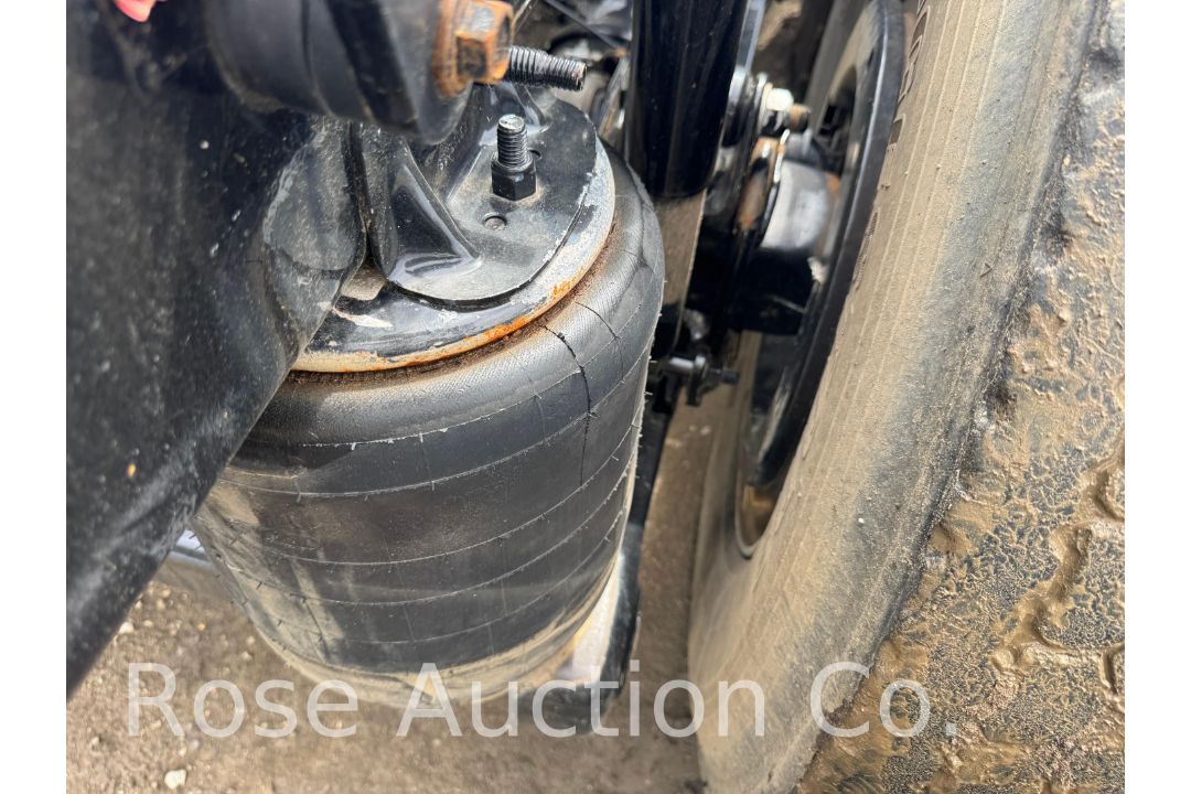 2018 Volvo Day cab Tractor (Richmond, VA) - Image 17 of 45
