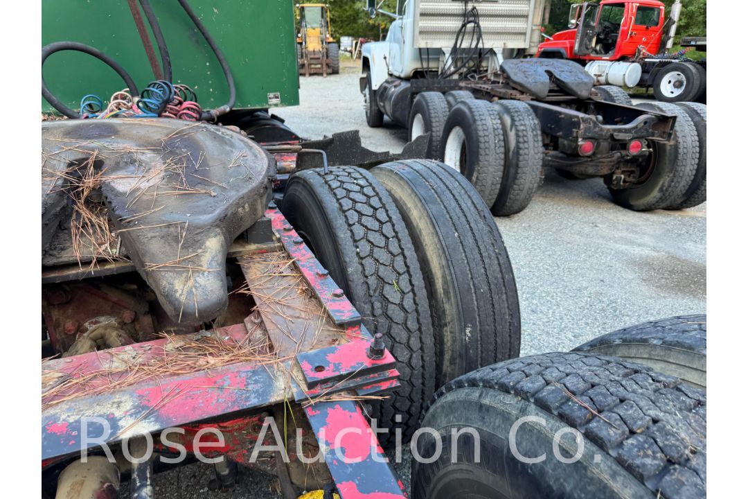 1989 Mack R688ST T/A Road Tractor Sleeper Cab (Rockville, VA) - Image 12 of 32