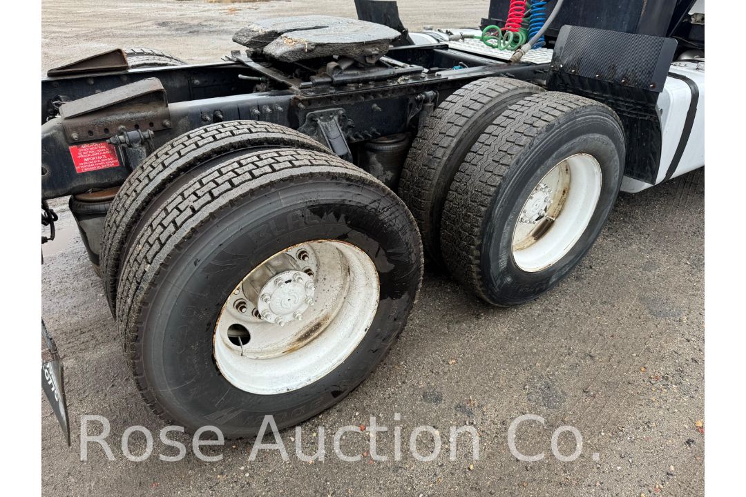 2011 Volvo VNL T/A Road Tractor ISX15 Cummins (Moyock, NC) - Image 10 of 40