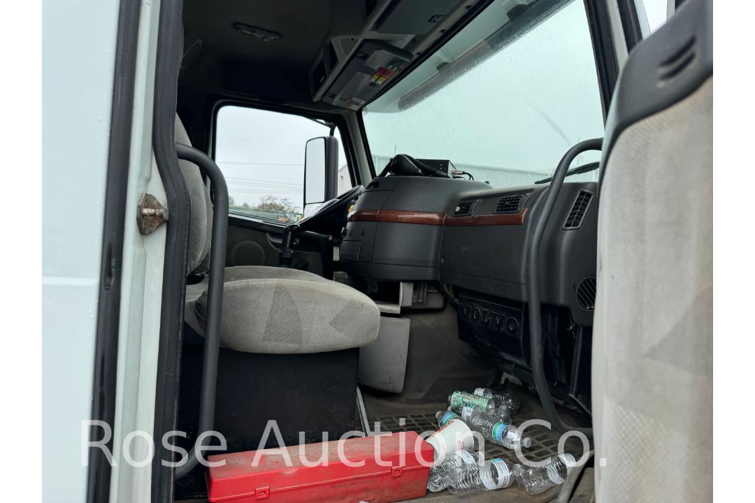 2011 Volvo VNL T/A Road Tractor ISX15 Cummins (Moyock, NC) - Image 23 of 40