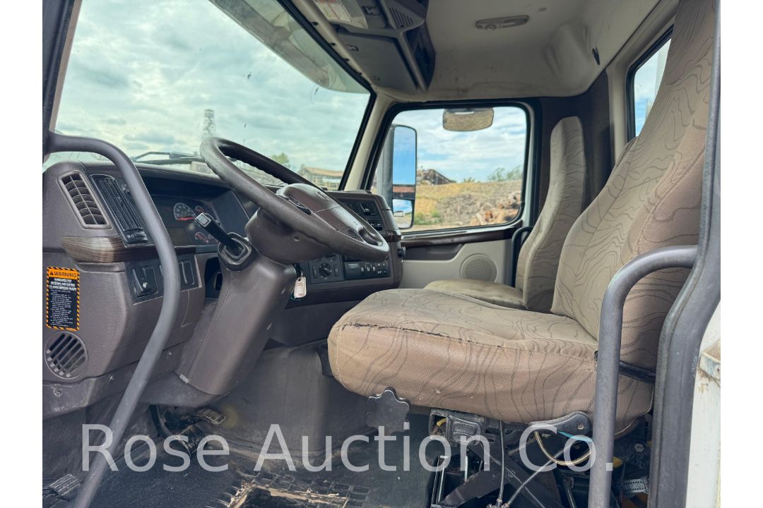 2018 Volvo Day cab Tractor (Richmond, VA) - Image 30 of 45