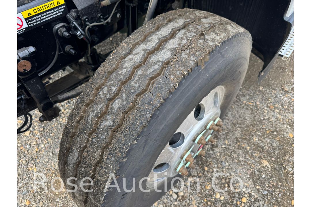 2018 Volvo Day cab Tractor (Richmond, VA) - Image 27 of 45
