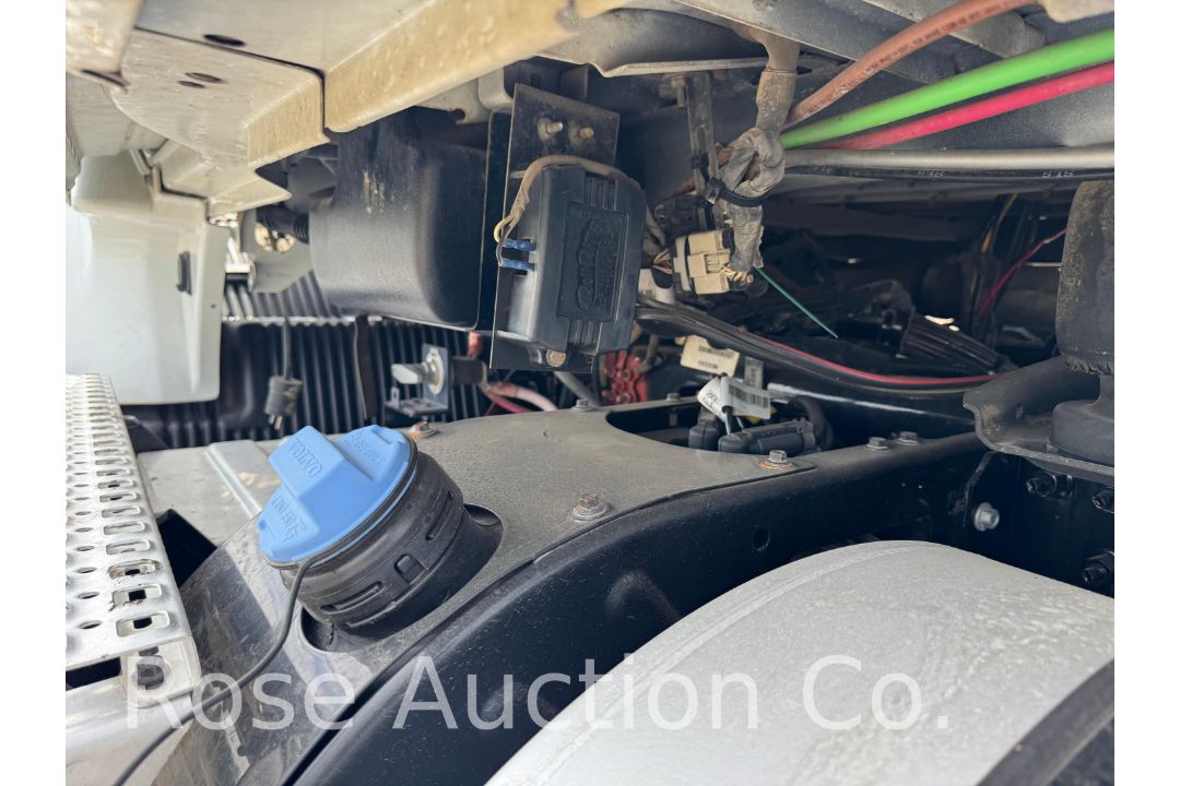 2018 Volvo Day cab Tractor (Richmond, VA) - Image 29 of 45