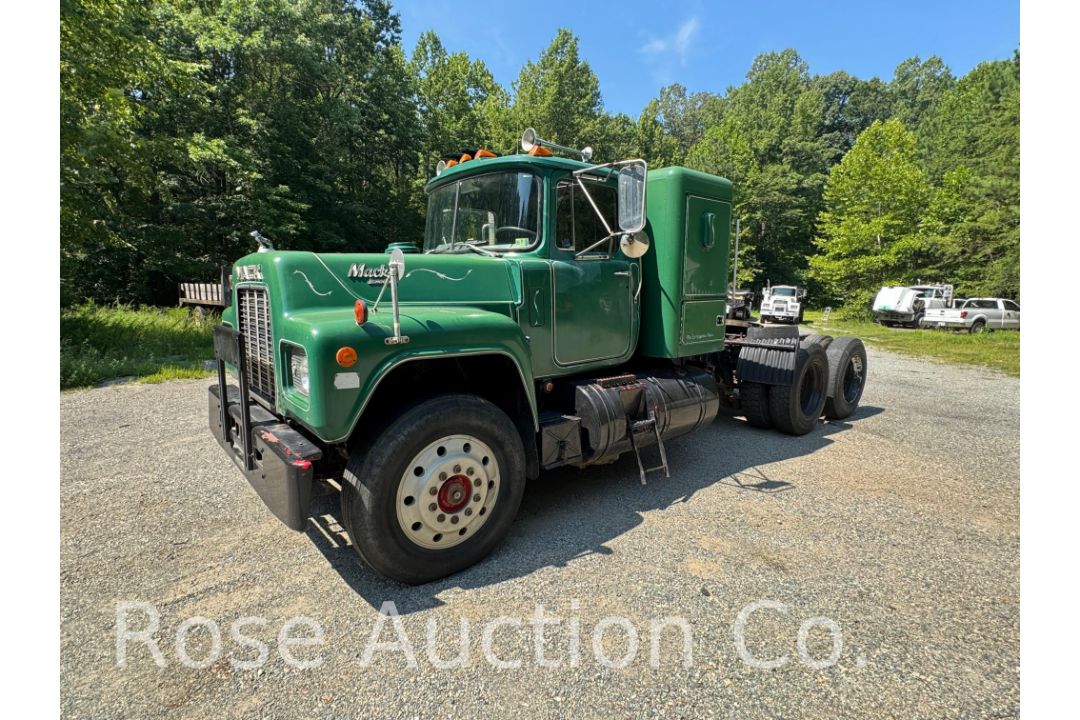 1989 Mack R688ST T/A Road Tractor Sleeper Cab (Rockville, VA) - Image 1 of 32