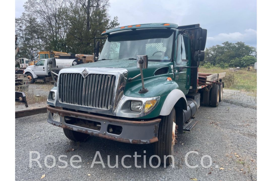 2005 international 7500 24.5 flatbed with Moffett kit - Image 2 of 14