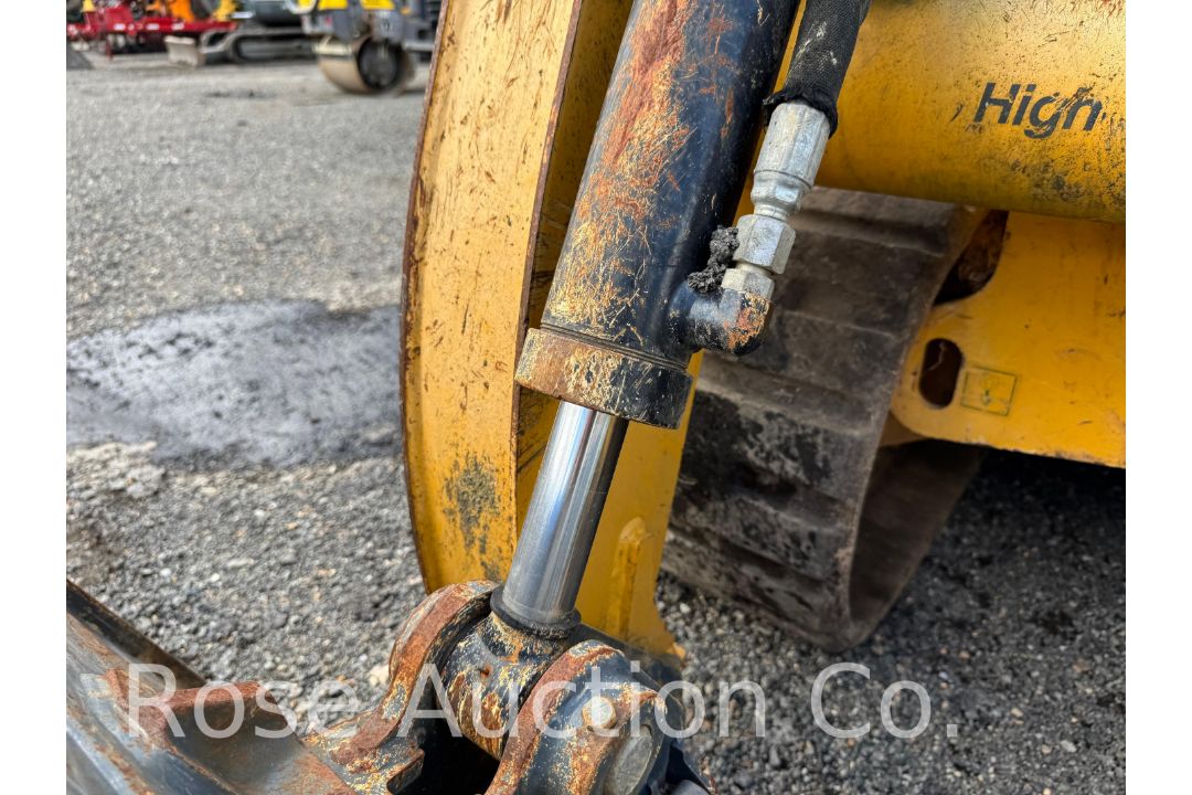 2016 Gehl RT-210 High Flow Skid Steer (Rockville, VA) - Image 12 of 28