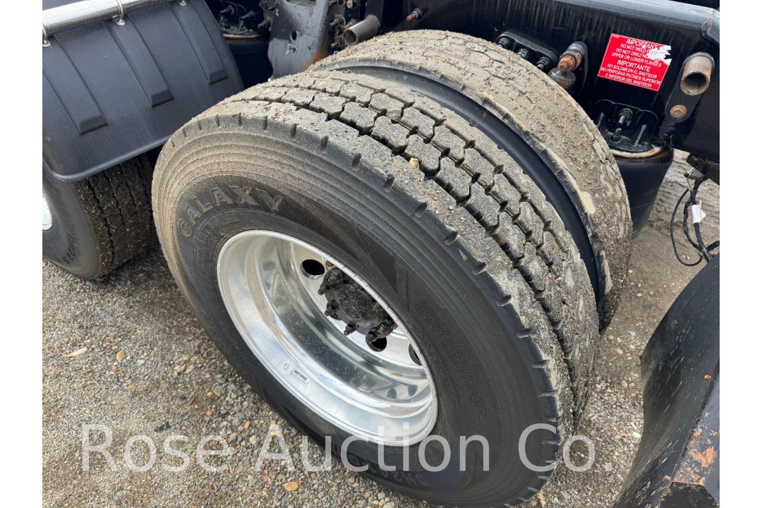 2018 Volvo Day cab Tractor (Richmond, VA) - Image 25 of 45