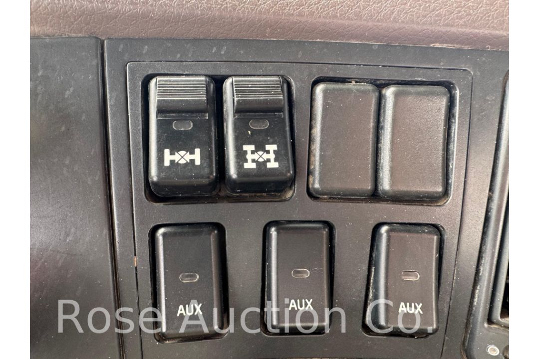 2018 Volvo Day cab Tractor (Richmond, VA) - Image 35 of 45