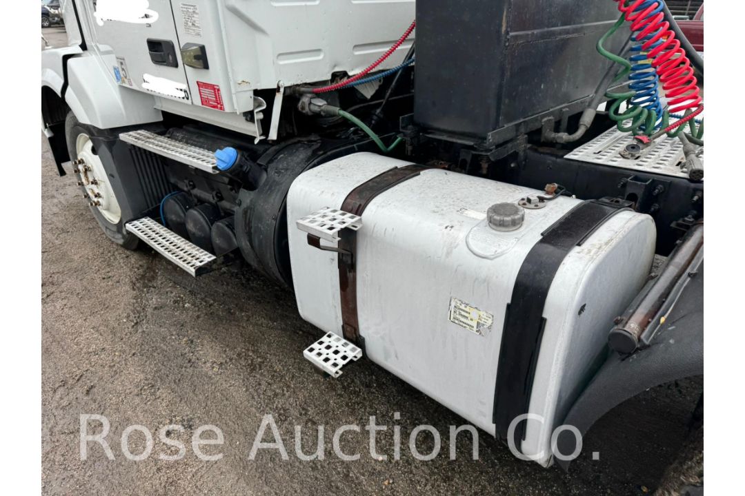 2011 Volvo VNL T/A Road Tractor ISX15 Cummins (Moyock, NC) - Image 12 of 40