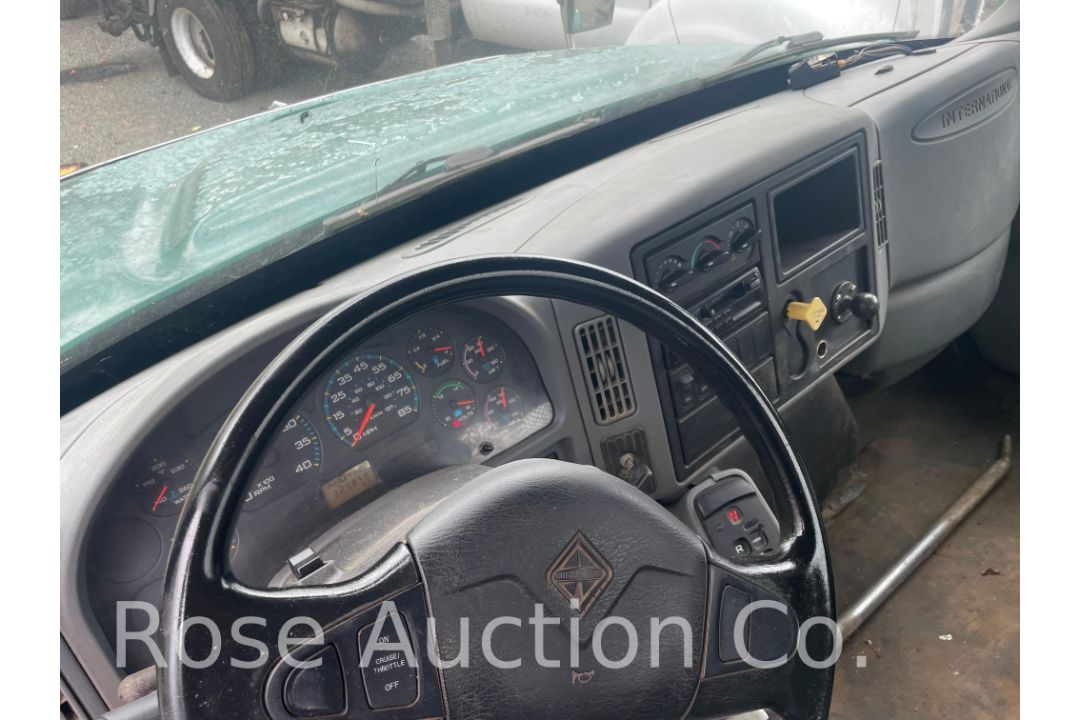 2005 international 7500 24.5 flatbed with Moffett kit - Image 10 of 14