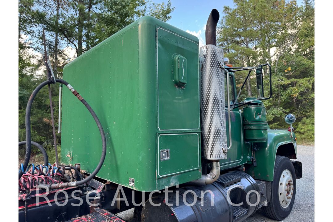 1989 Mack R688ST T/A Road Tractor Sleeper Cab (Rockville, VA) - Image 5 of 32