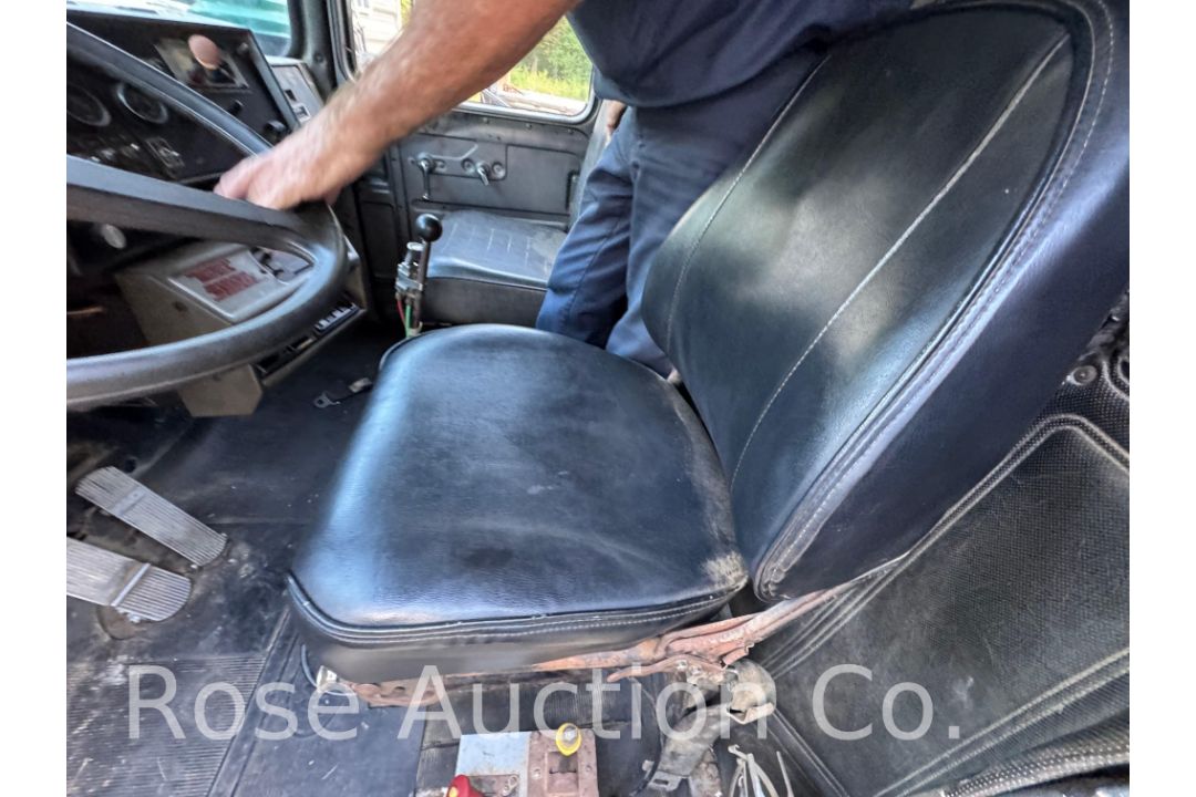 1989 Mack R688ST T/A Road Tractor Sleeper Cab (Rockville, VA) - Image 24 of 32