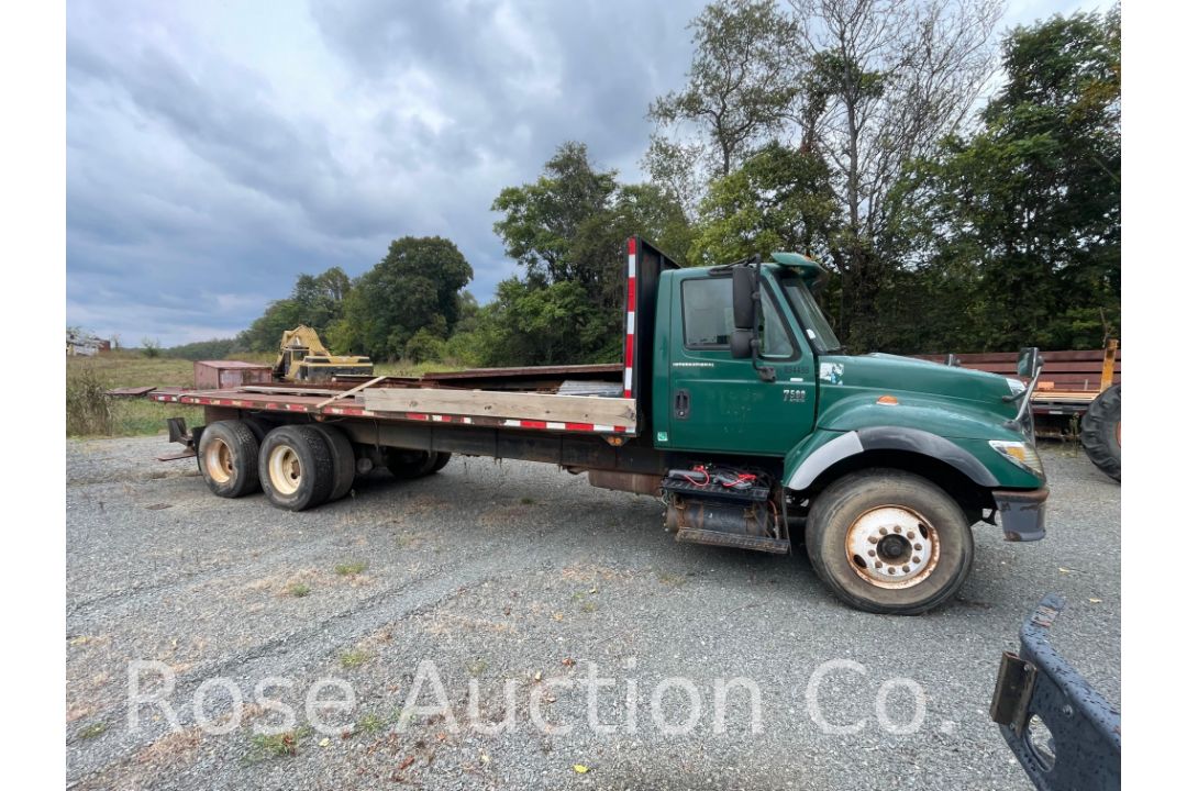 2005 international 7500 24.5 flatbed with Moffett kit - Image 4 of 14