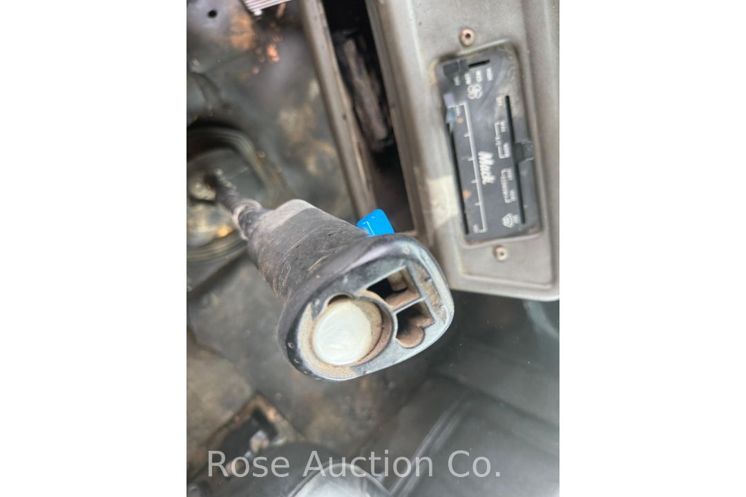 1999 Mack RD694S 1500 gal 6x4 Fuel and Lube Truck (Urbanna, VA) - Image 36 of 48