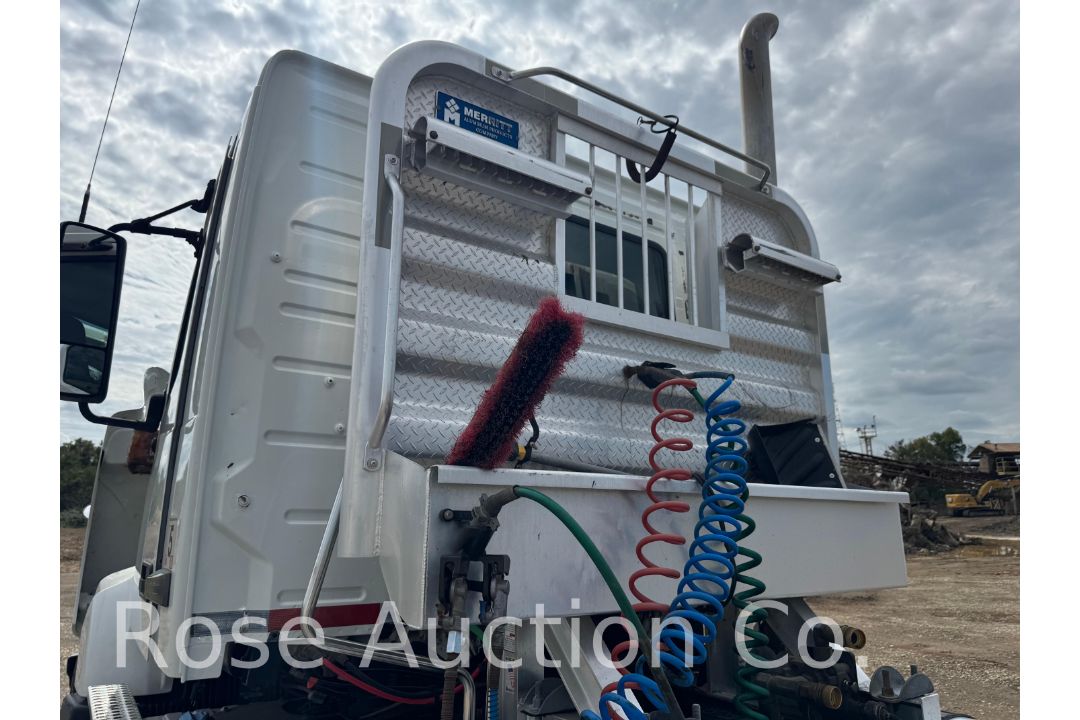 2018 Volvo Day cab Tractor (Richmond, VA) - Image 14 of 45