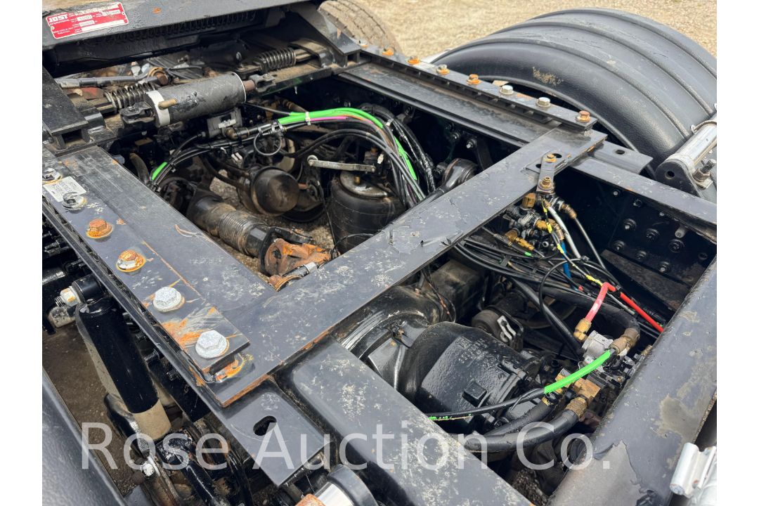 2018 Volvo Day cab Tractor (Richmond, VA) - Image 10 of 45