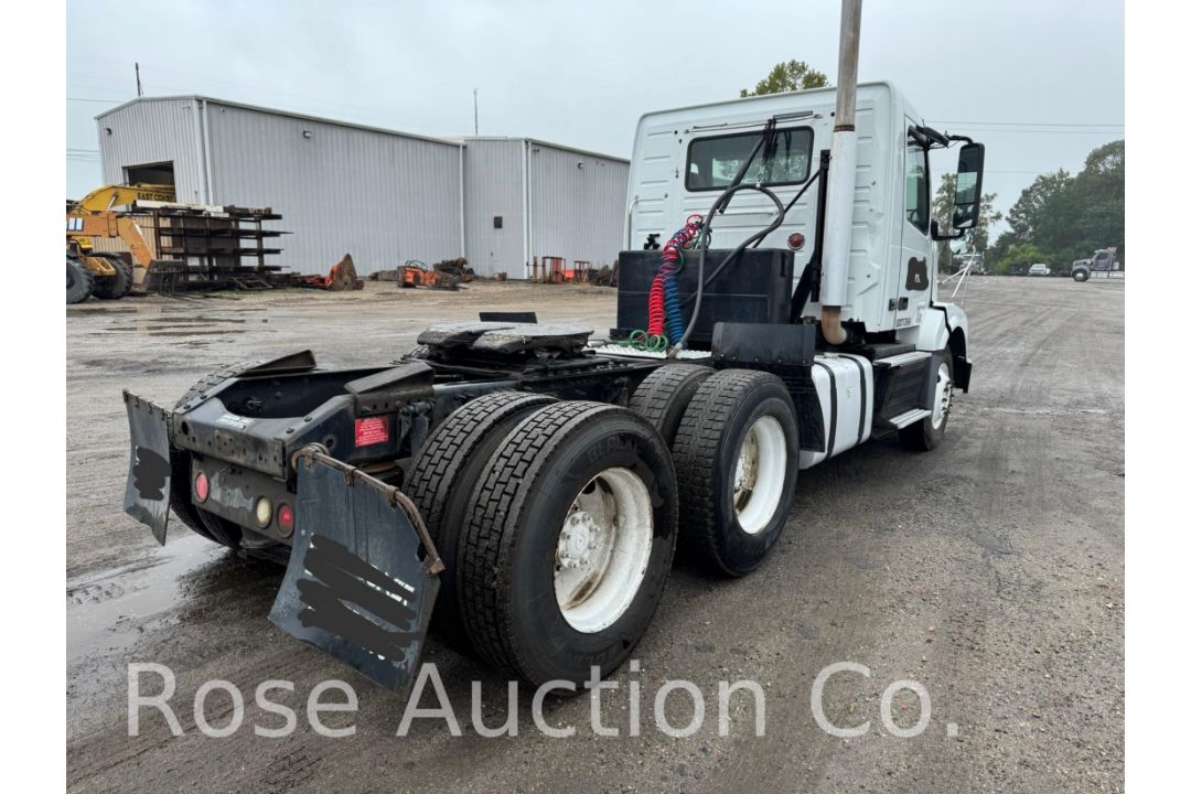 2011 Volvo VNL T/A Road Tractor ISX15 Cummins (Moyock, NC) - Image 5 of 40