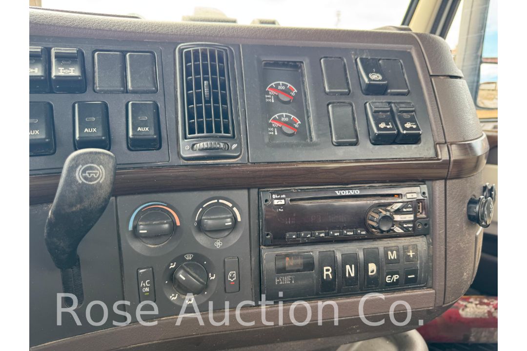 2018 Volvo Day cab Tractor (Richmond, VA) - Image 33 of 45