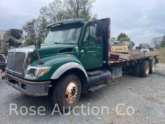 2005 international 7500 24.5 flatbed with Moffett kit