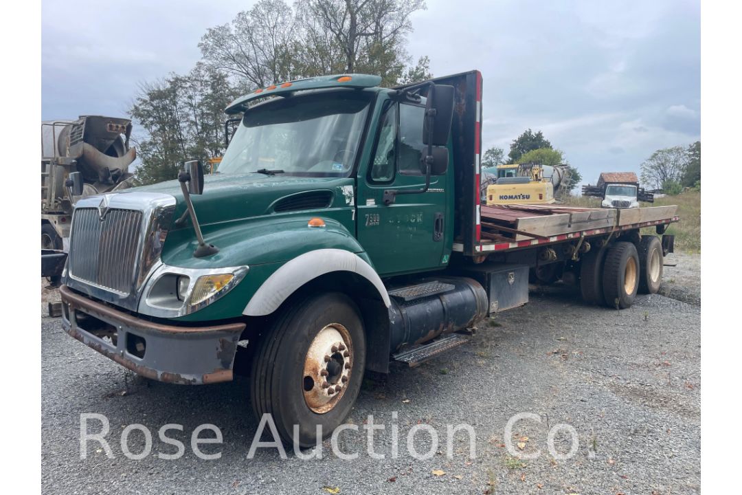 2005 international 7500 24.5 flatbed with Moffett kit - Image 1 of 14