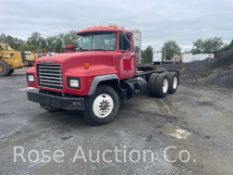 2001 Mack RD690S T/A Road Tractor (Orange, VA)