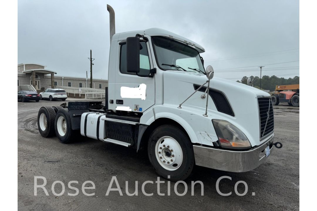 2011 Volvo VNL T/A Road Tractor ISX15 Cummins (Moyock, NC) - Image 4 of 40