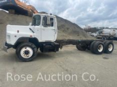 1999 Mack DM690S Cab and chassis (Orange, VA)