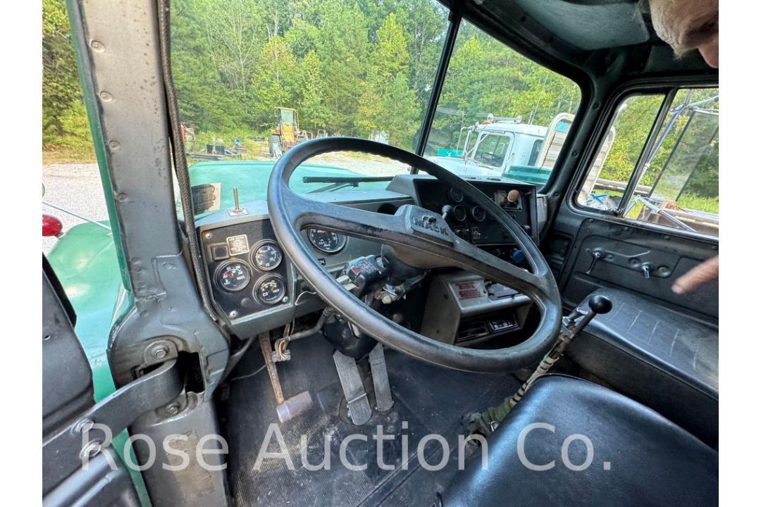1989 Mack R688ST T/A Road Tractor Sleeper Cab (Rockville, VA) - Image 23 of 32