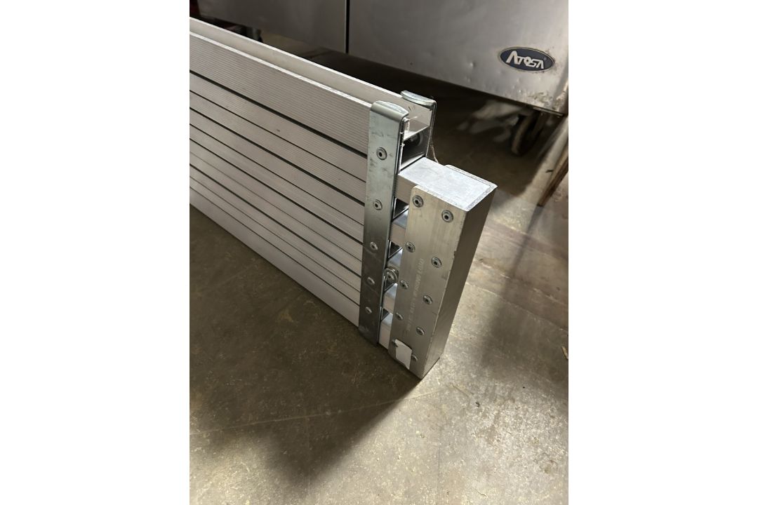 COLLAPSIBLE 10FT TO 17FT METAL SCAFFOLD - Image 5 of 5