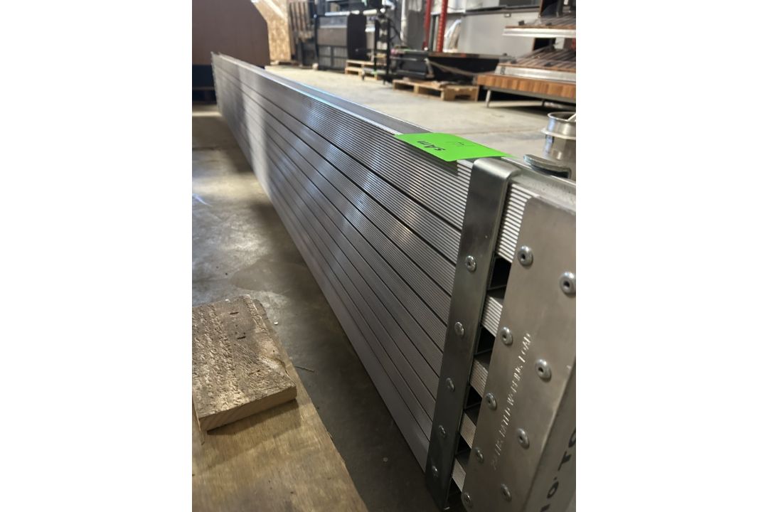COLLAPSIBLE 10FT TO 17FT METAL SCAFFOLD - Image 2 of 5